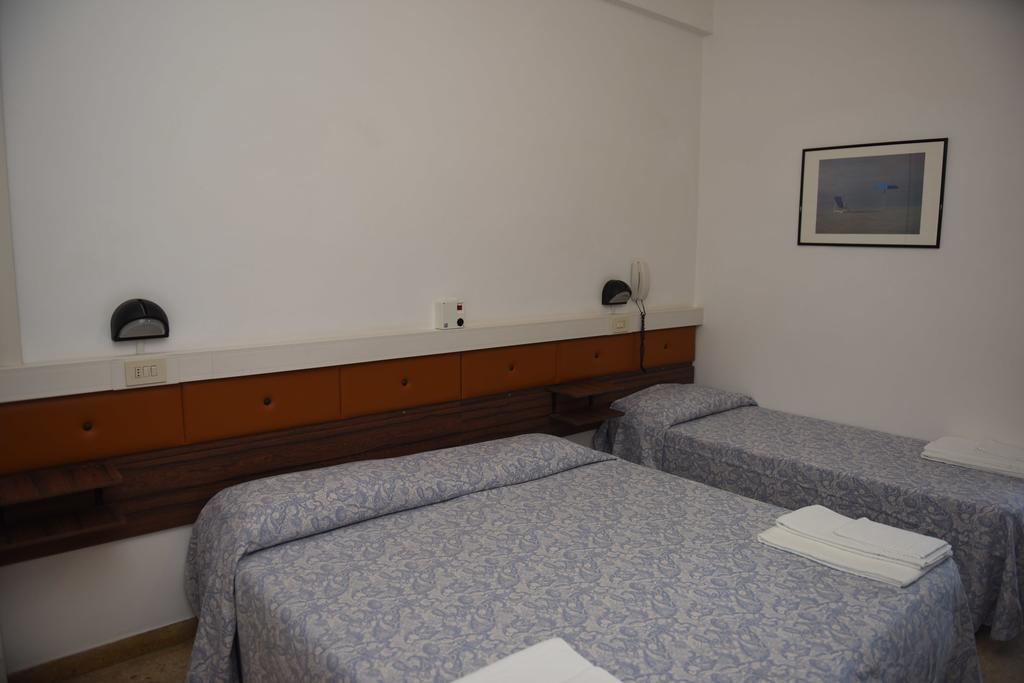Rivazzurra Hotel Pesaro Zimmer foto